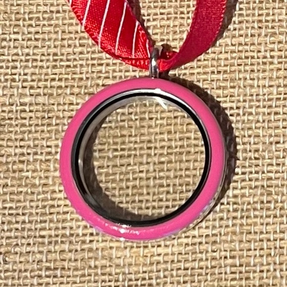 Silver Twist Locket w/Pink Enamel Face NEW - Picture 1 of 5